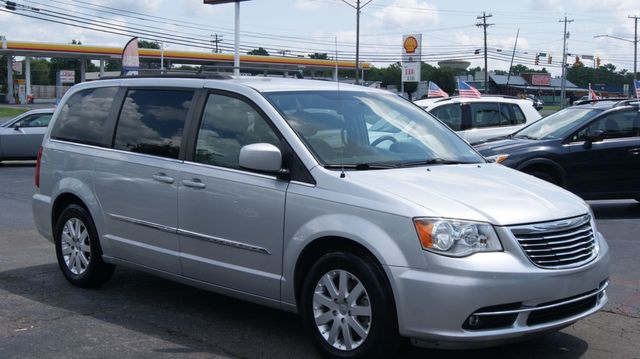 2012 Chrysler Town & Country 3 MONTH WARRANTY , JUST SERVICED , VERY CLEAN INSIDE AND OUT  - 23069418 - 4