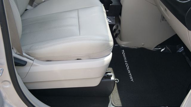 2012 Chrysler Town & Country 3 MONTH WARRANTY , JUST SERVICED , VERY CLEAN INSIDE AND OUT  - 23069418 - 49