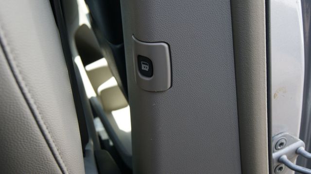 2012 Chrysler Town & Country 3 MONTH WARRANTY , JUST SERVICED , VERY CLEAN INSIDE AND OUT  - 23069418 - 57