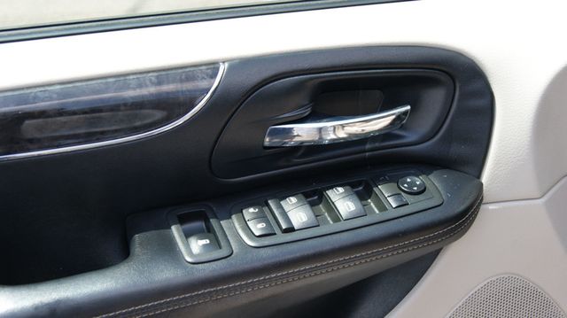 2012 Chrysler Town & Country 3 MONTH WARRANTY , JUST SERVICED , VERY CLEAN INSIDE AND OUT  - 23069418 - 59