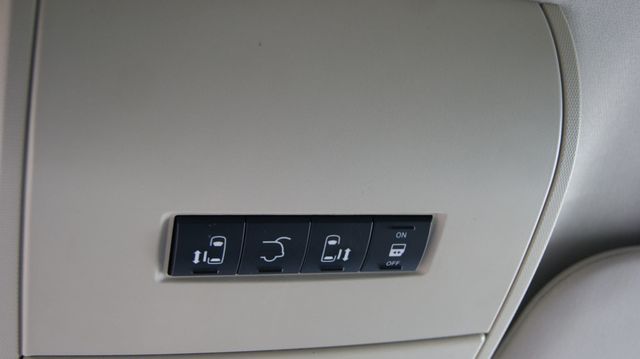 2012 Chrysler Town & Country 3 MONTH WARRANTY , JUST SERVICED , VERY CLEAN INSIDE AND OUT  - 23069418 - 61
