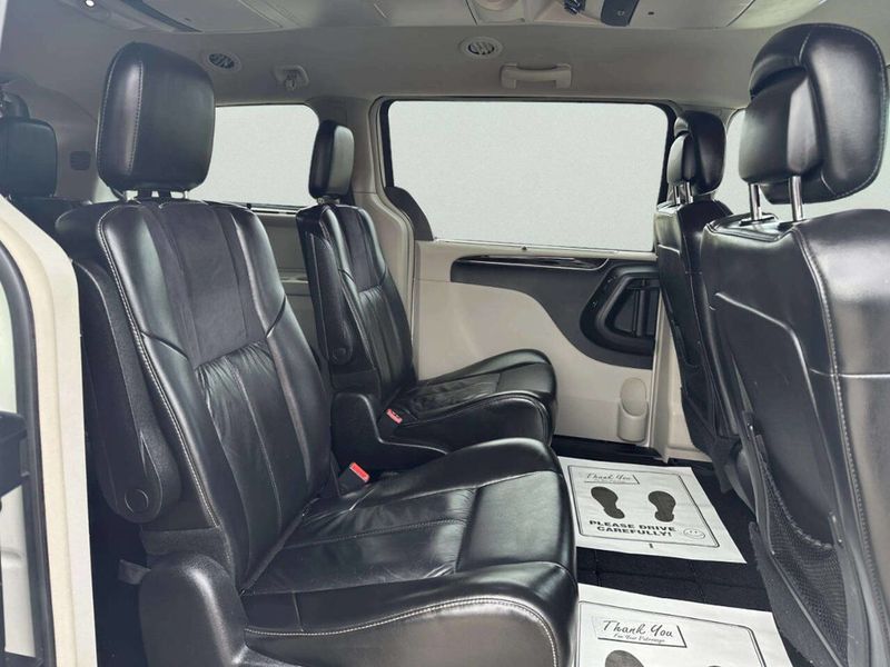 2012 Chrysler Town & Country 4dr Wagon Limited - 23008653 - 15