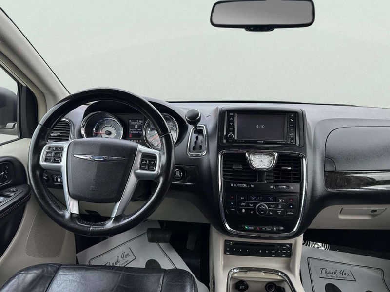 2012 Chrysler Town & Country 4dr Wagon Limited - 23008653 - 16