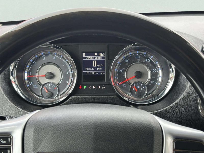 2012 Chrysler Town & Country 4dr Wagon Limited - 23008653 - 24