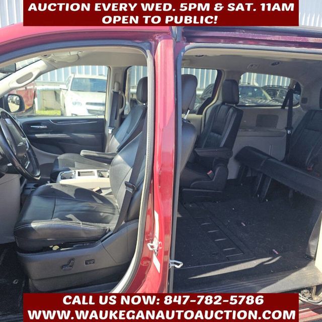 2012 Chrysler Town & Country 4dr Wagon Touring - 22923377 - 5