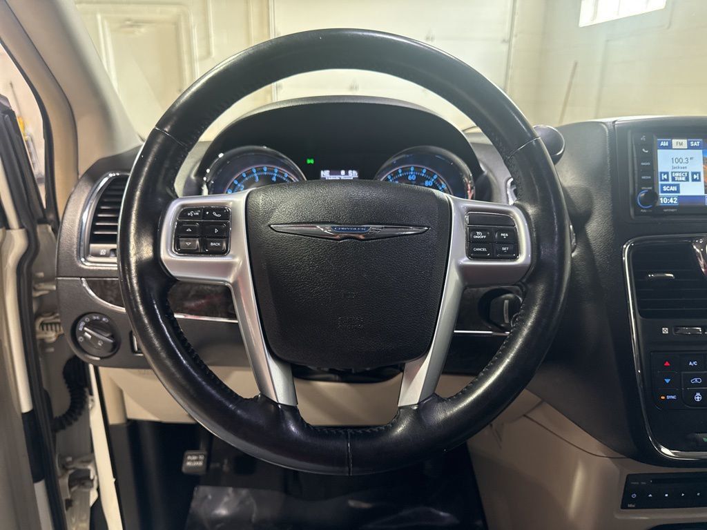 2012 Chrysler Town & Country 4dr Wagon Touring-L - 22984590 - 9