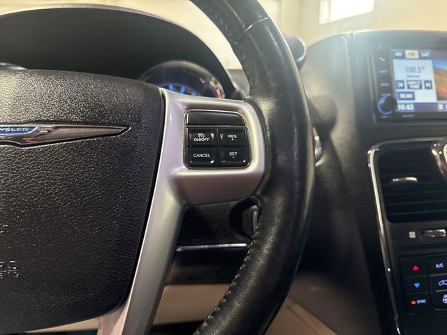 2012 Chrysler Town & Country 4dr Wagon Touring-L - 22984590 - 10