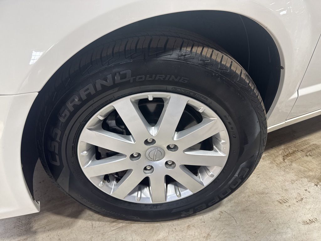 2012 Chrysler Town & Country 4dr Wagon Touring-L - 22984590 - 1