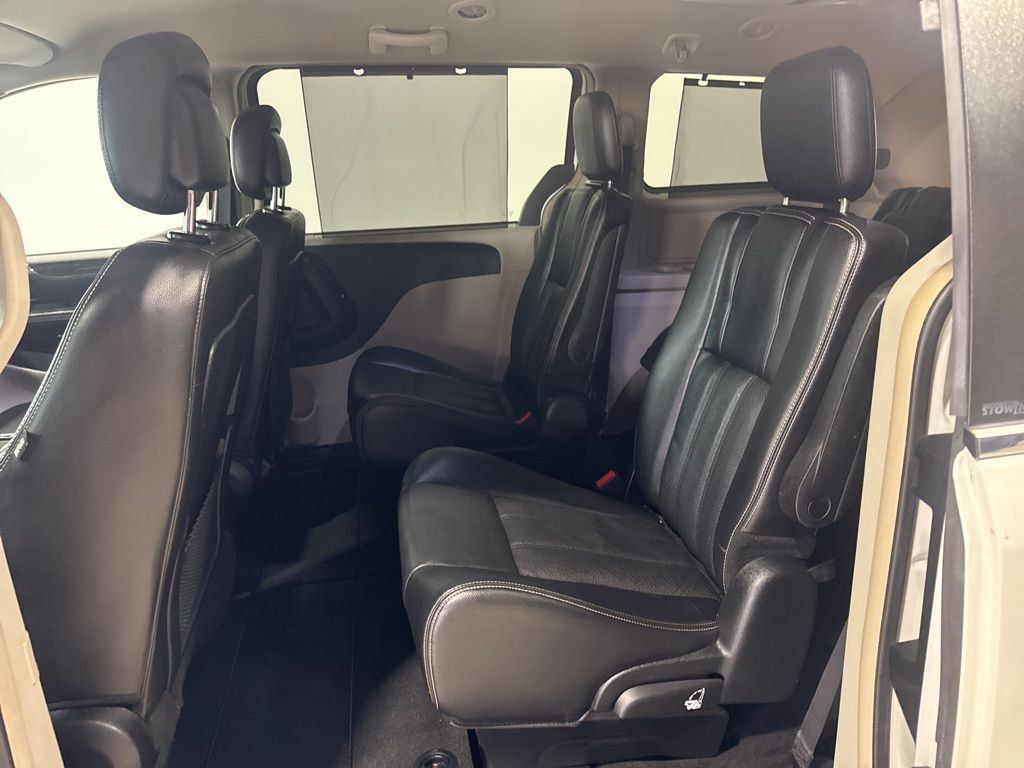 2012 Chrysler Town & Country 4dr Wagon Touring-L - 22984590 - 29