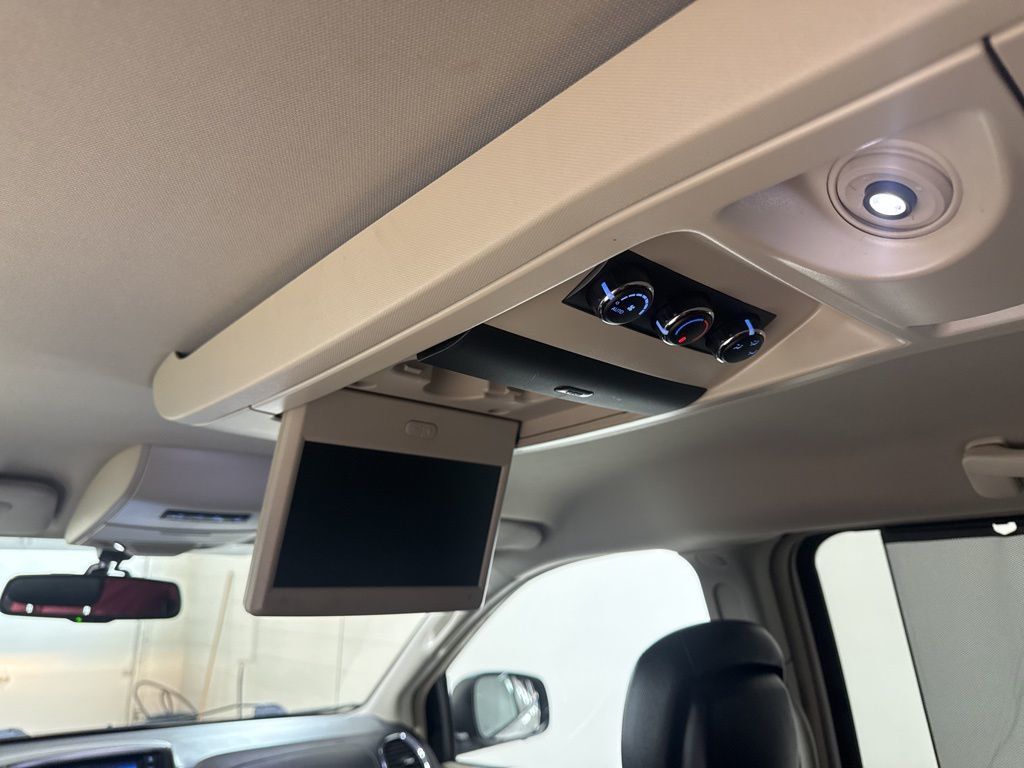 2012 Chrysler Town & Country 4dr Wagon Touring-L - 22984590 - 33