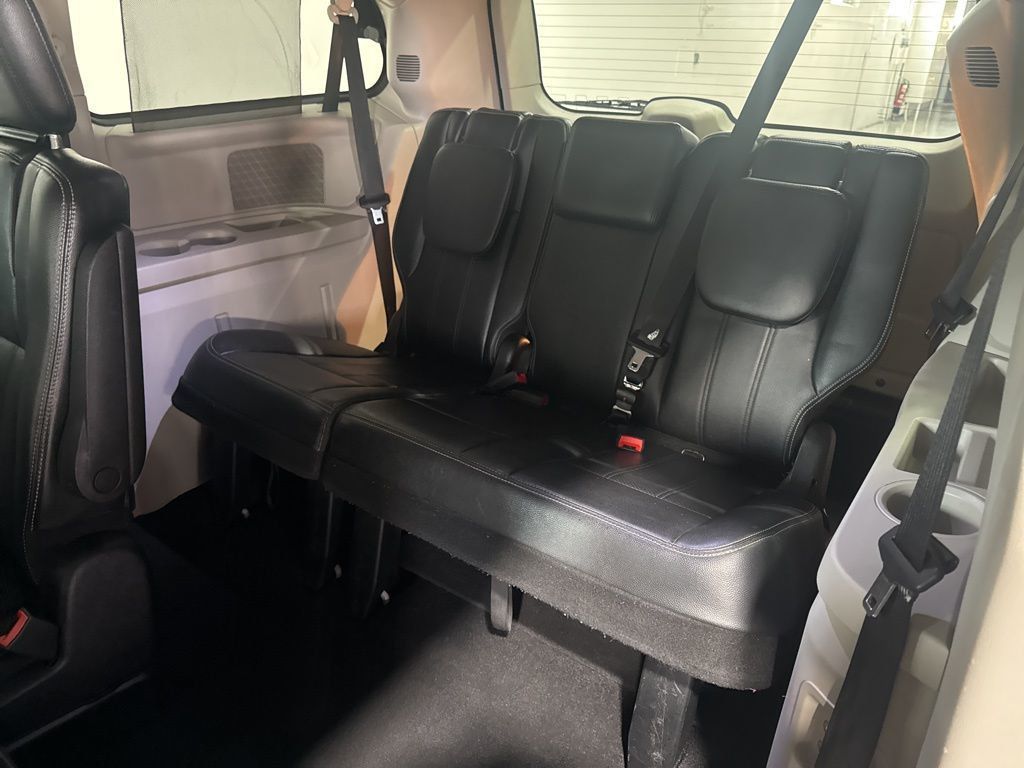 2012 Chrysler Town & Country 4dr Wagon Touring-L - 22984590 - 34