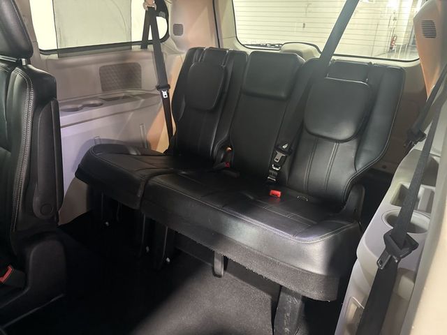 2012 Chrysler Town & Country 4dr Wagon Touring-L - 22984590 - 34