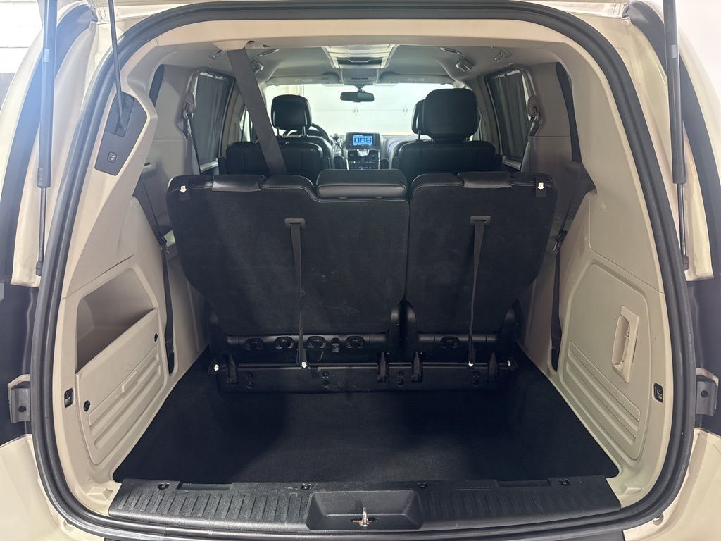 2012 Chrysler Town & Country 4dr Wagon Touring-L - 22984590 - 36