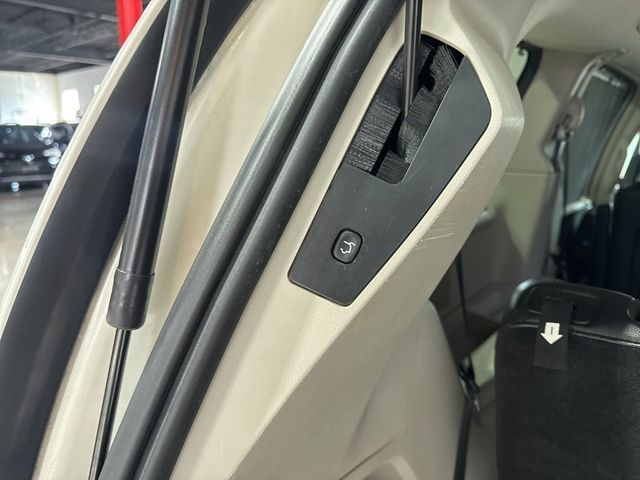 2012 Chrysler Town & Country 4dr Wagon Touring-L - 22984590 - 37