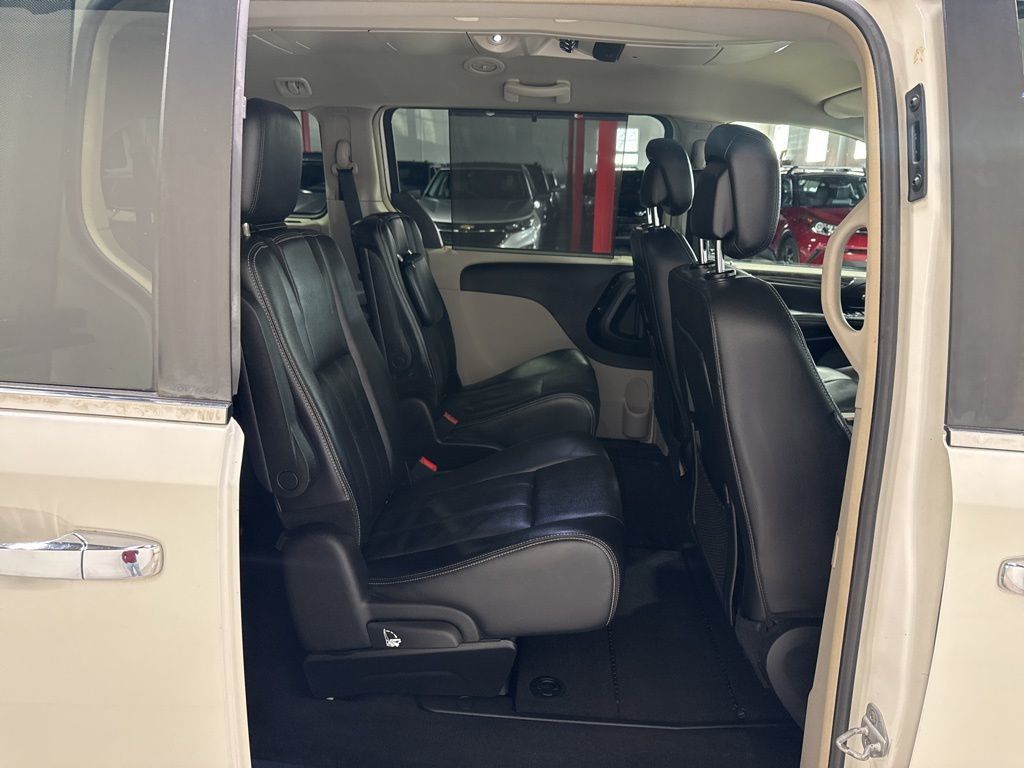 2012 Chrysler Town & Country 4dr Wagon Touring-L - 22984590 - 38