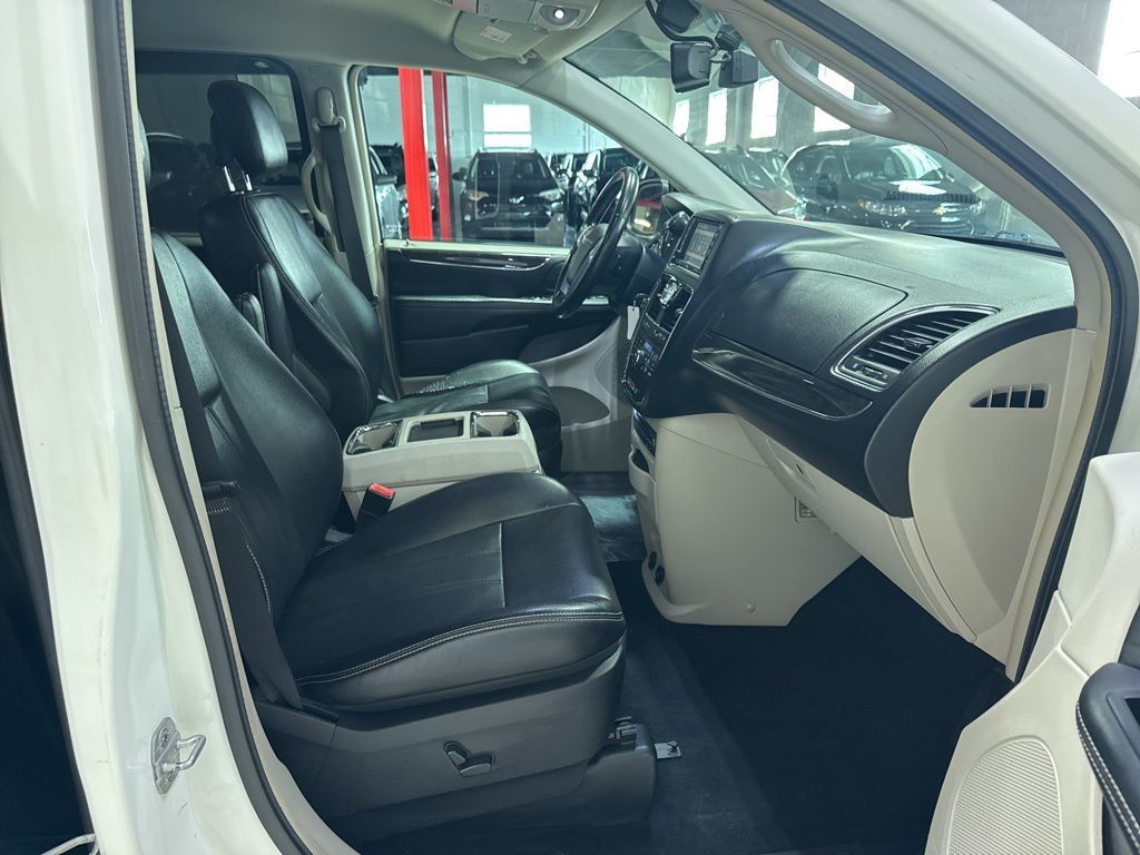 2012 Chrysler Town & Country 4dr Wagon Touring-L - 22984590 - 42