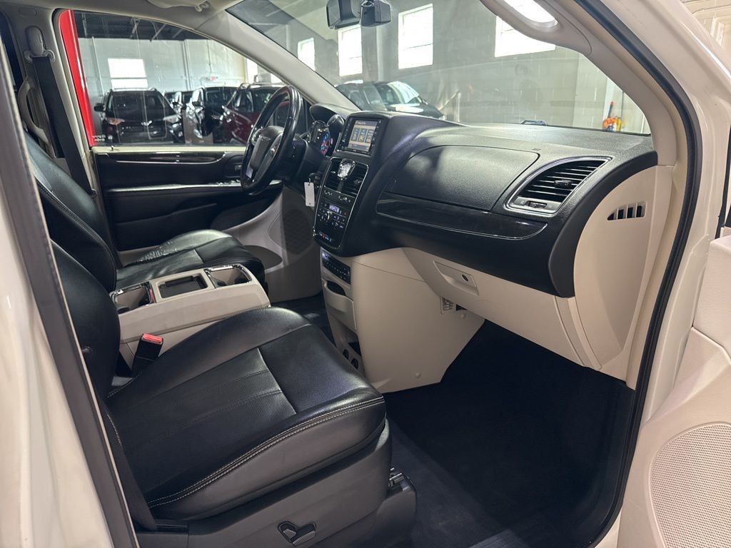 2012 Chrysler Town & Country 4dr Wagon Touring-L - 22984590 - 43