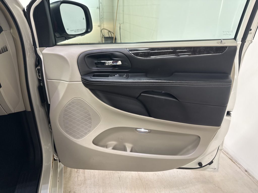 2012 Chrysler Town & Country 4dr Wagon Touring-L - 22984590 - 46