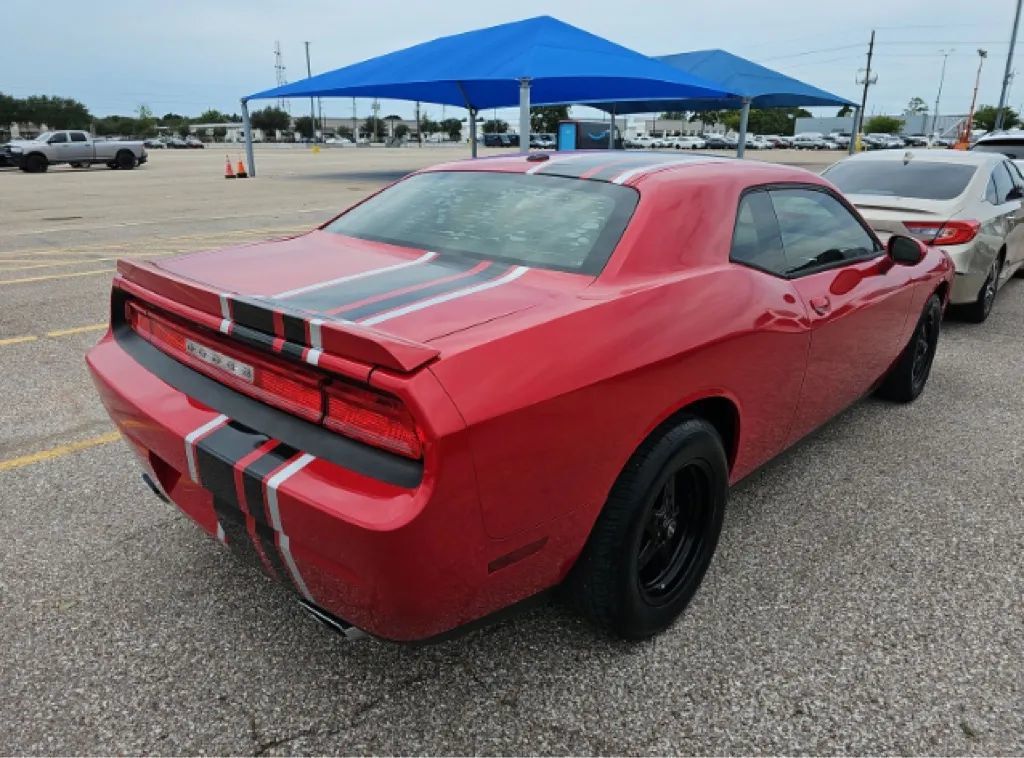 2012 Dodge Challenger R/T photo 2