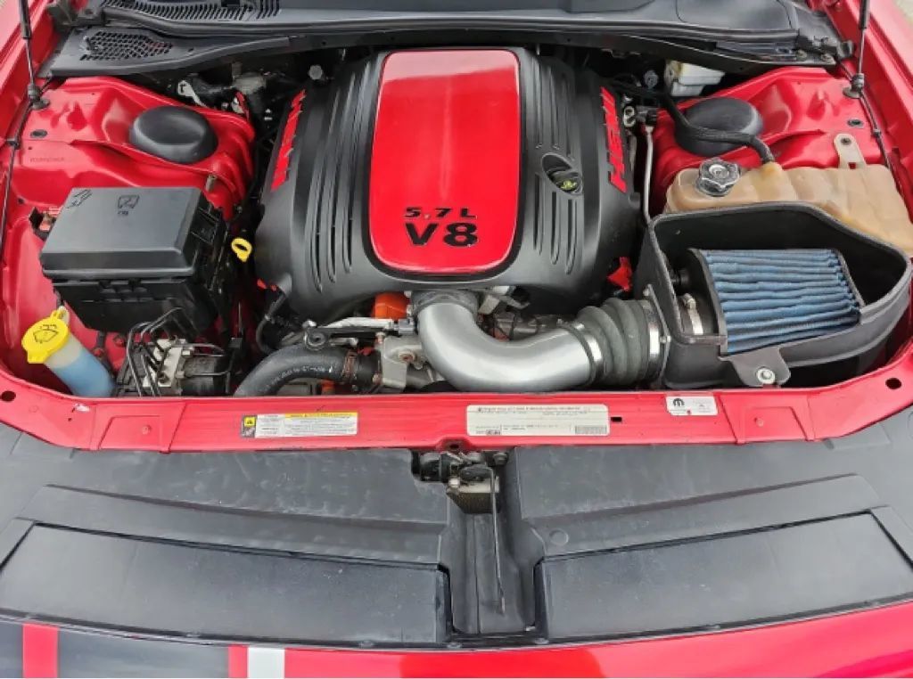 2012 Dodge Challenger R/T photo 4