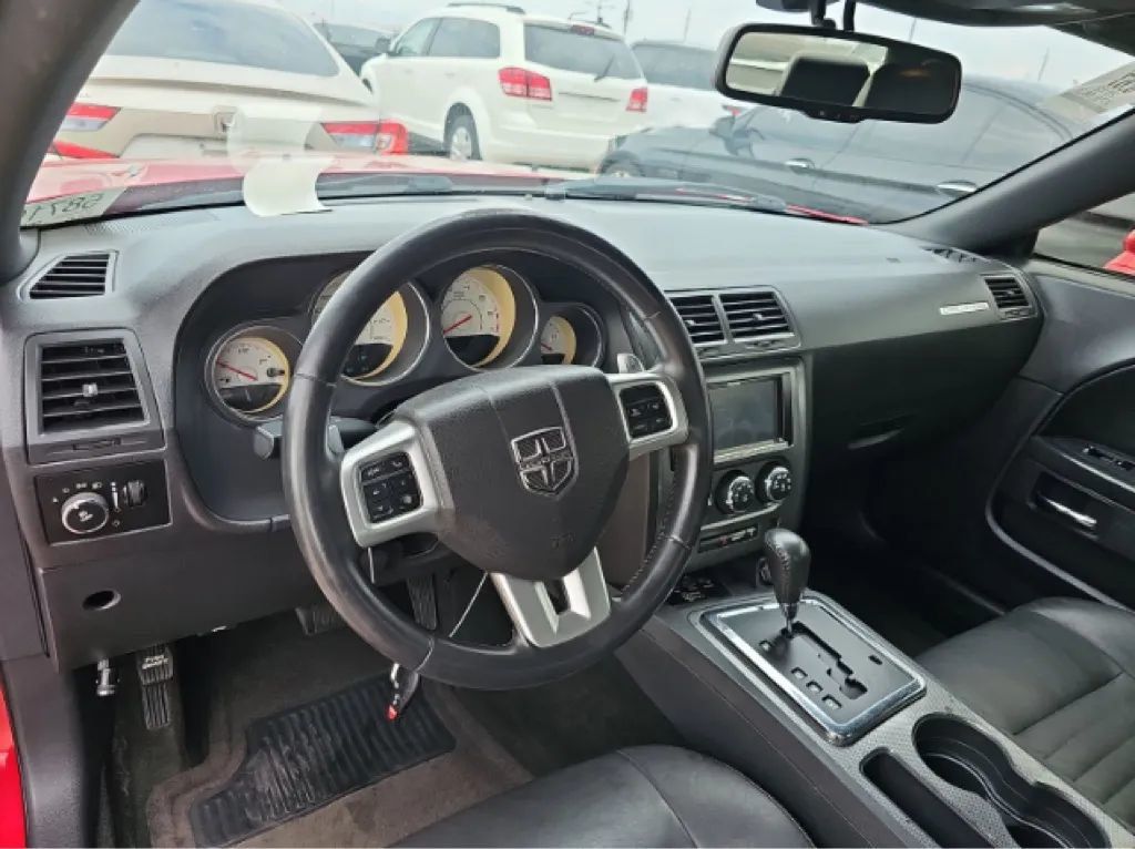 2012 Dodge Challenger R/T photo 6