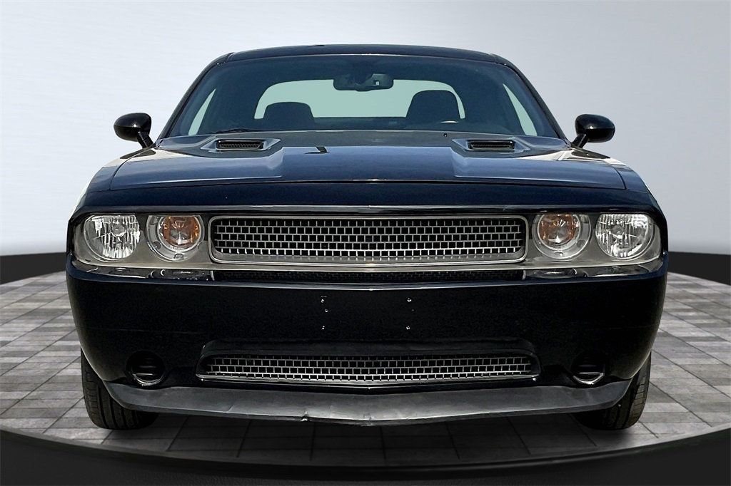 2012 Dodge Challenger SXT photo 2