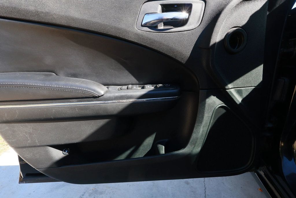 2012 Dodge Charger CLEAN CARFAX REPORT, UPGRADED EXHAUST, V8 ENGINE, TINTED WINDOWS - 22906715 - 11
