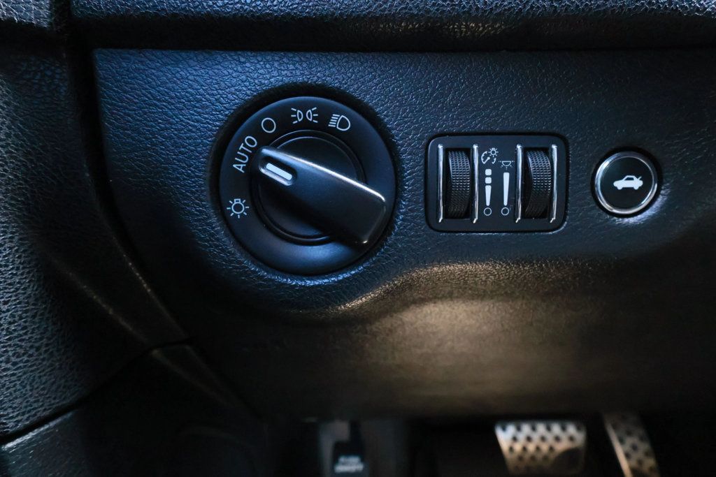 2012 Dodge Charger CLEAN CARFAX REPORT, UPGRADED EXHAUST, V8 ENGINE, TINTED WINDOWS - 22906715 - 15