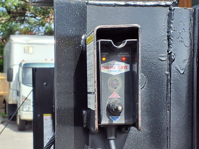 2012 Ford E450 14' Box Van w/Liftgate - 22867125 - 25