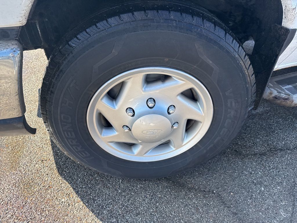 2012 Ford Econoline Cargo Van E-250 Commercial - 23003696 - 1