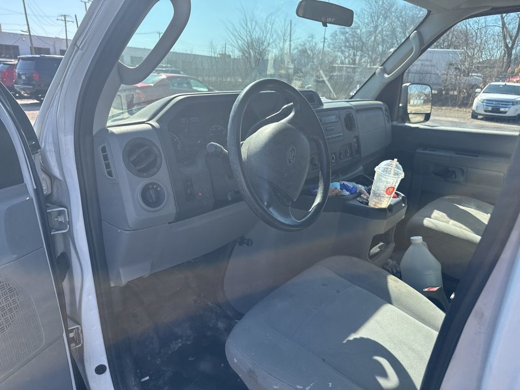 2012 Ford Econoline Cargo Van E-250 Commercial - 23003696 - 5