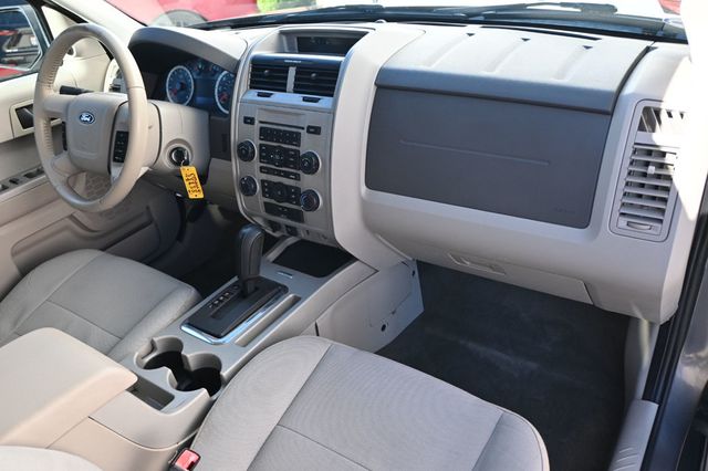 2012 Ford Escape FWD 4dr XLT - 22965369 - 6