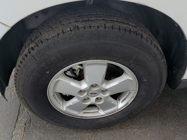 2012 Ford Escape FWD 4dr XLT - 22984721 - 9