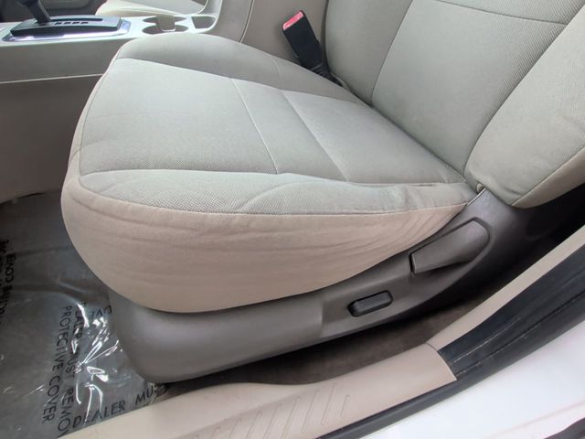 2012 Ford Escape FWD 4dr XLT - 22984721 - 12