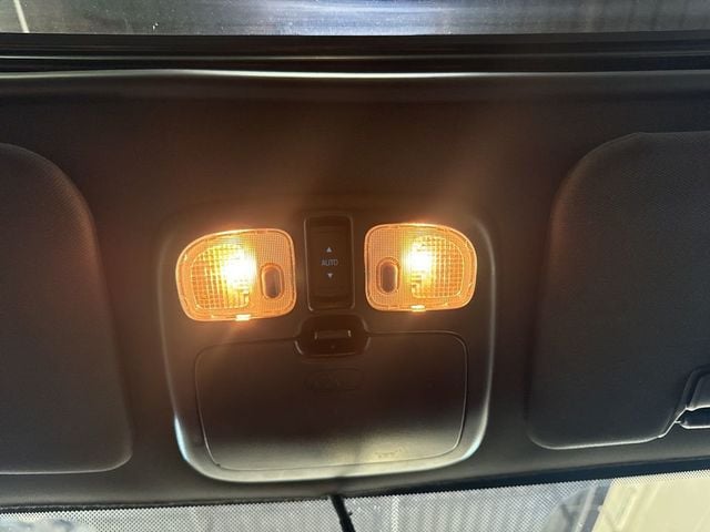 2012 Ford Escape FWD 4dr XLT - 23005763 - 19