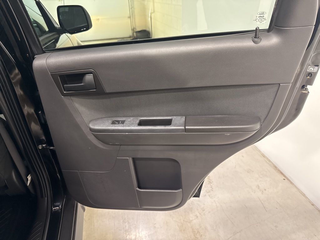2012 Ford Escape FWD 4dr XLT - 23005763 - 35
