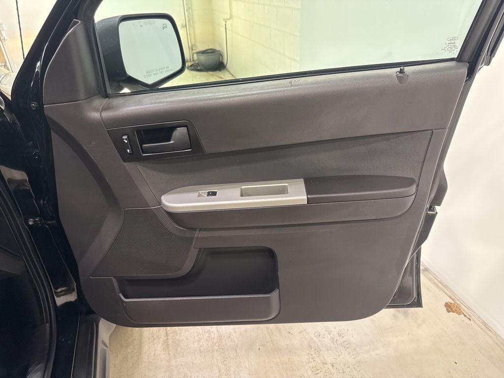 2012 Ford Escape FWD 4dr XLT - 23005763 - 39
