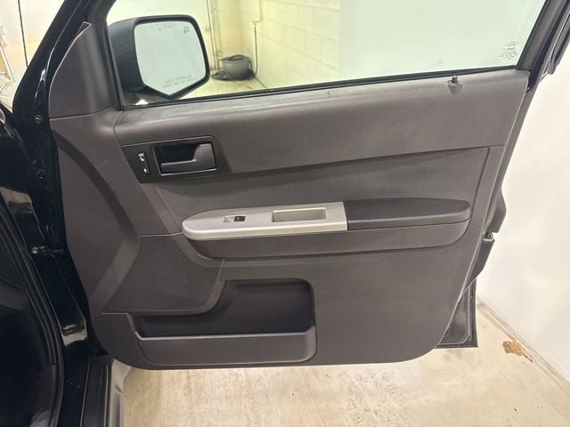 2012 Ford Escape FWD 4dr XLT - 23005763 - 39