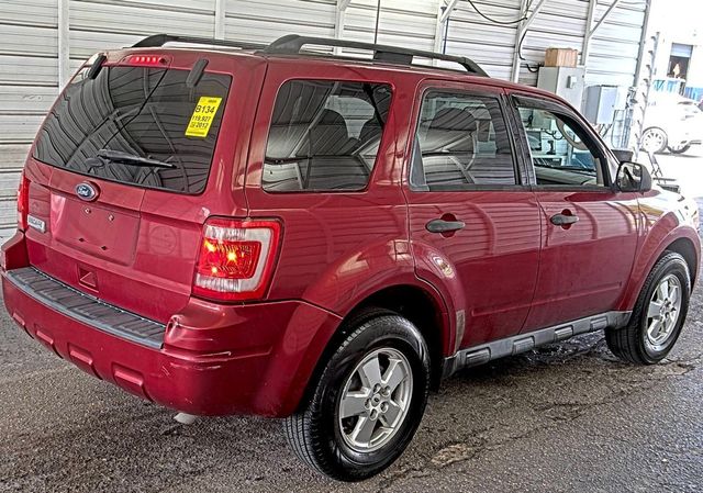 2012 Ford Escape FWD 4dr XLT - 23067242 - 1