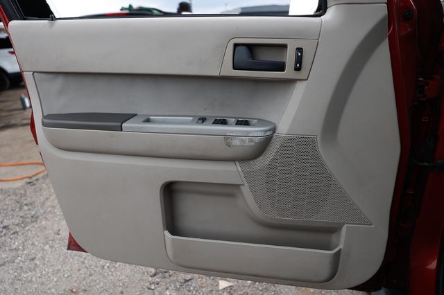 2012 Ford Escape FWD 4dr XLT - 23067242 - 39