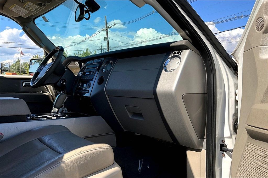 2012 Ford Expedition Limited photo 12