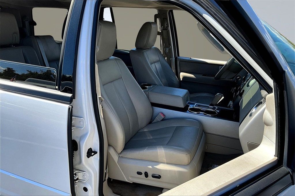 2012 Ford Expedition Limited photo 13