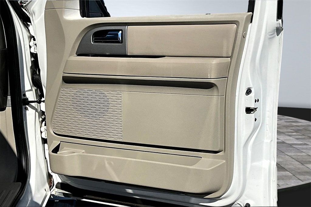 2012 Ford Expedition Limited photo 15