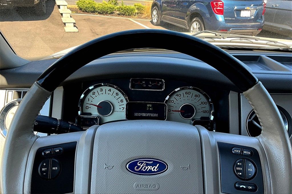 2012 Ford Expedition Limited photo 22