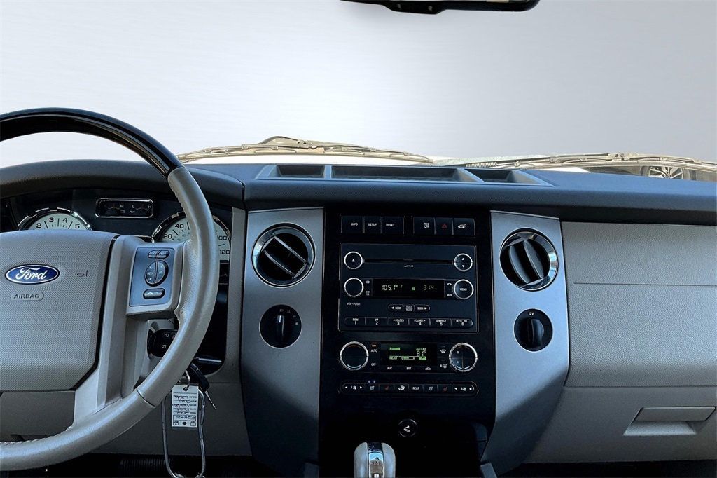 2012 Ford Expedition Limited photo 23