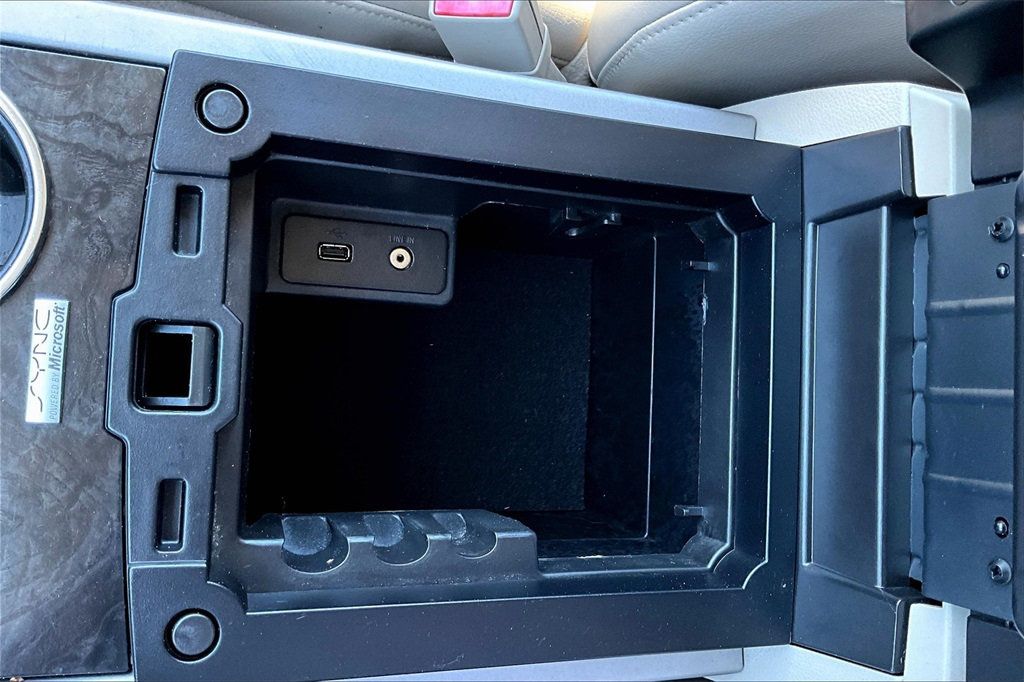 2012 Ford Expedition Limited photo 28