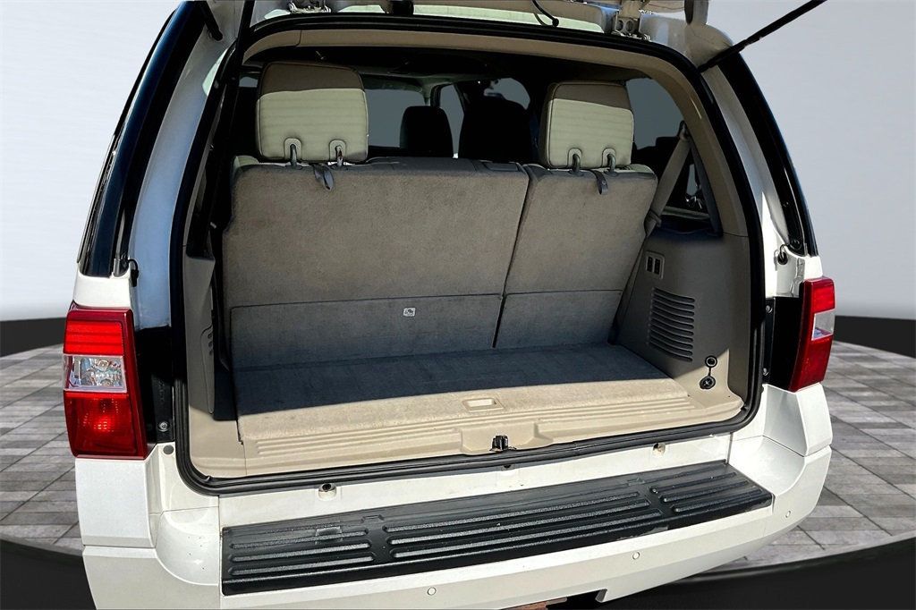 2012 Ford Expedition Limited photo 32
