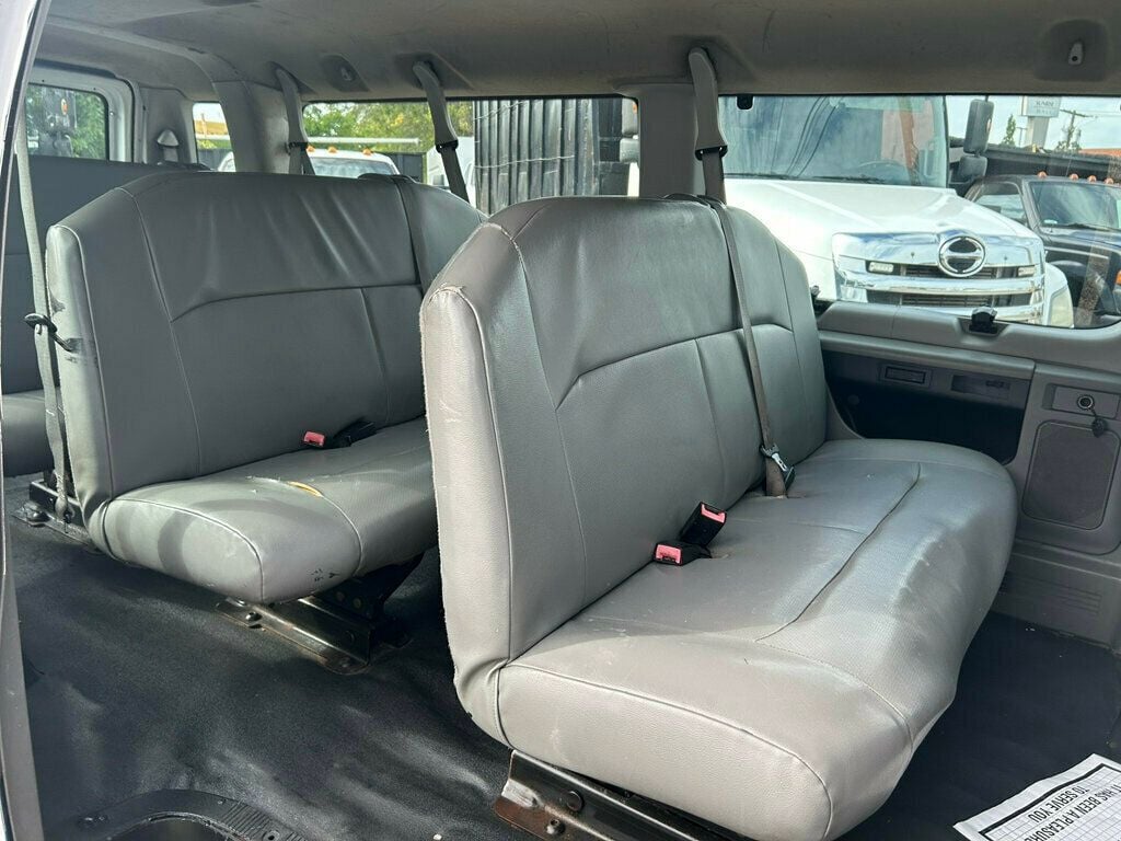 2012 Ford E-350 E350 SUPER DUTY EXTENDED PASSENGER VAN - 22921547 - 21