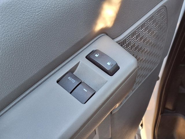 2012 Ford E-Series E-250 - 22976802 - 15