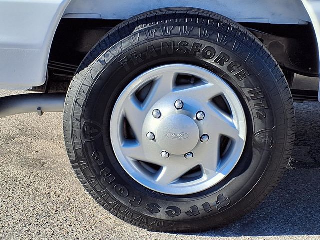 2012 Ford E-Series E-250 - 22976802 - 37